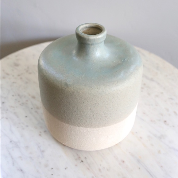 Green and ivory two toned pottery vase - Picture 2 of 6